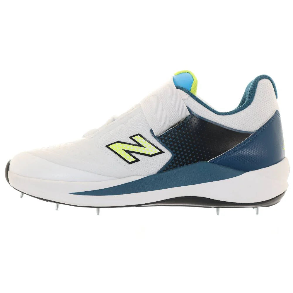 New Balance M4040 Spiked Cricket Shoes