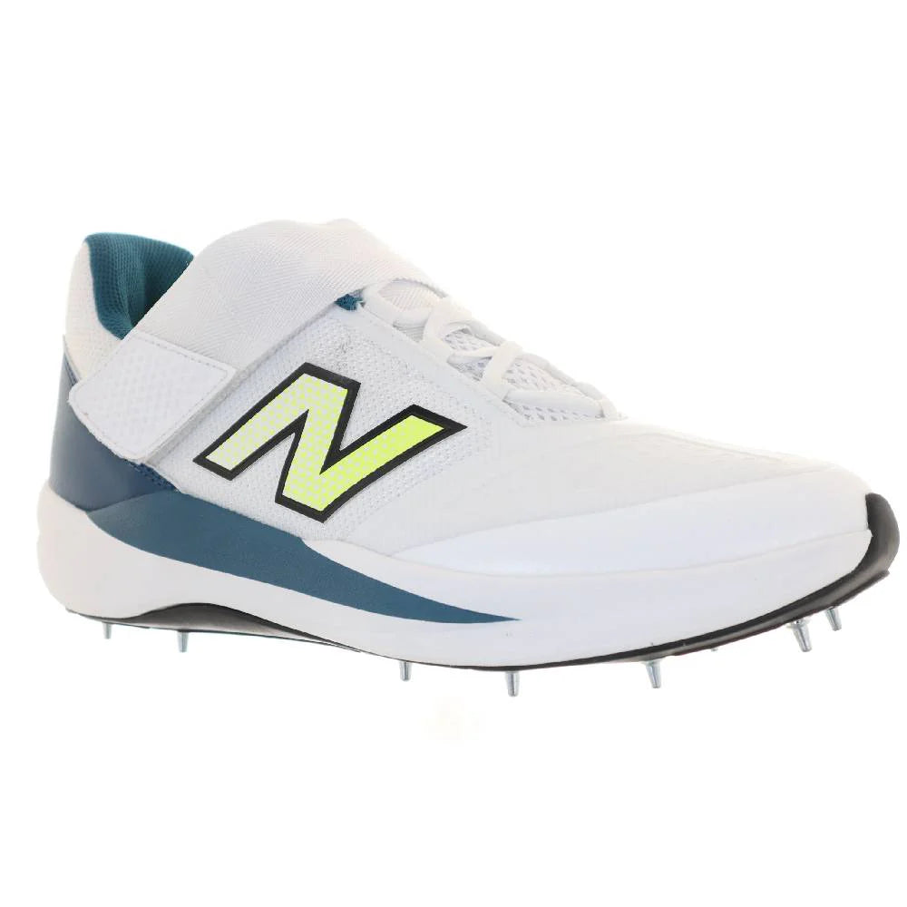 New Balance M4040 Spiked Cricket Shoes