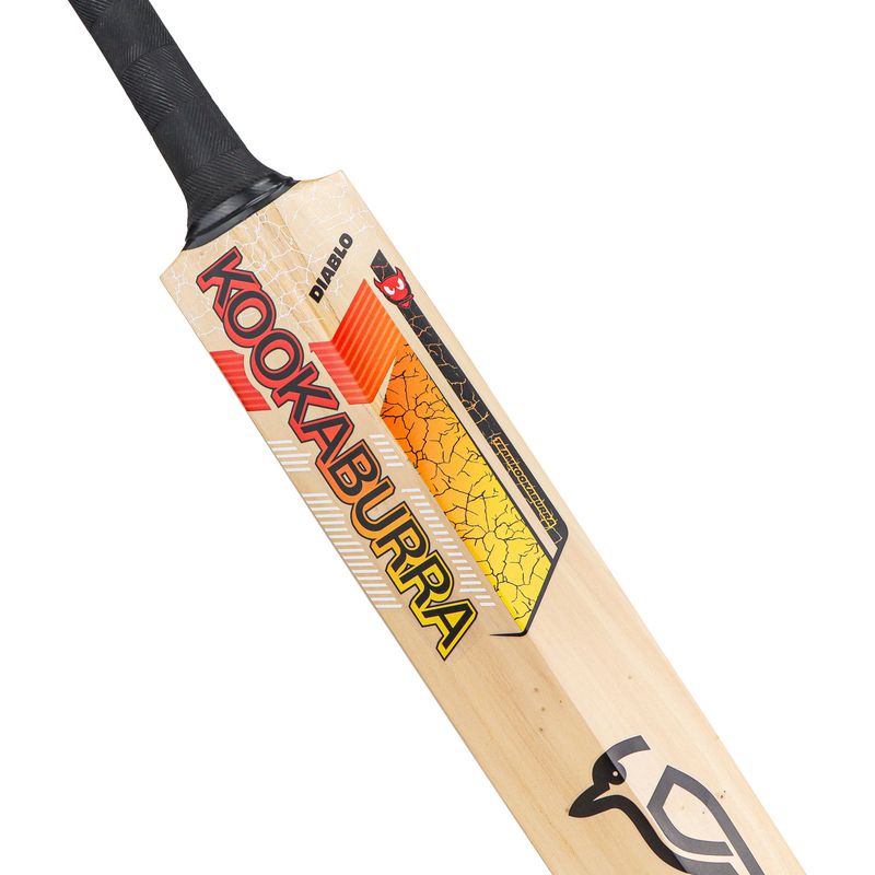 Kookaburra Diablo Pro 8.1 Junior Cricket Bat 26