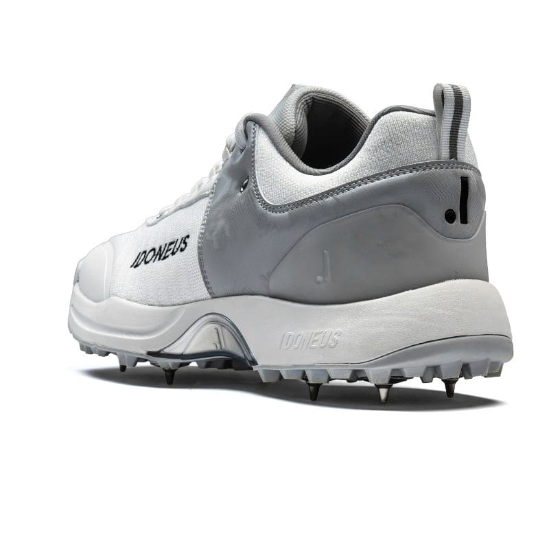 Idoneus VI1 Cricket Shoes