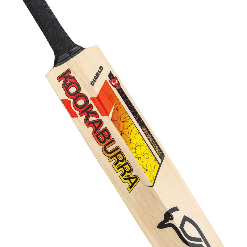 Kookaburra Diablo Pro 7.0 Junior Cricket Bat 26